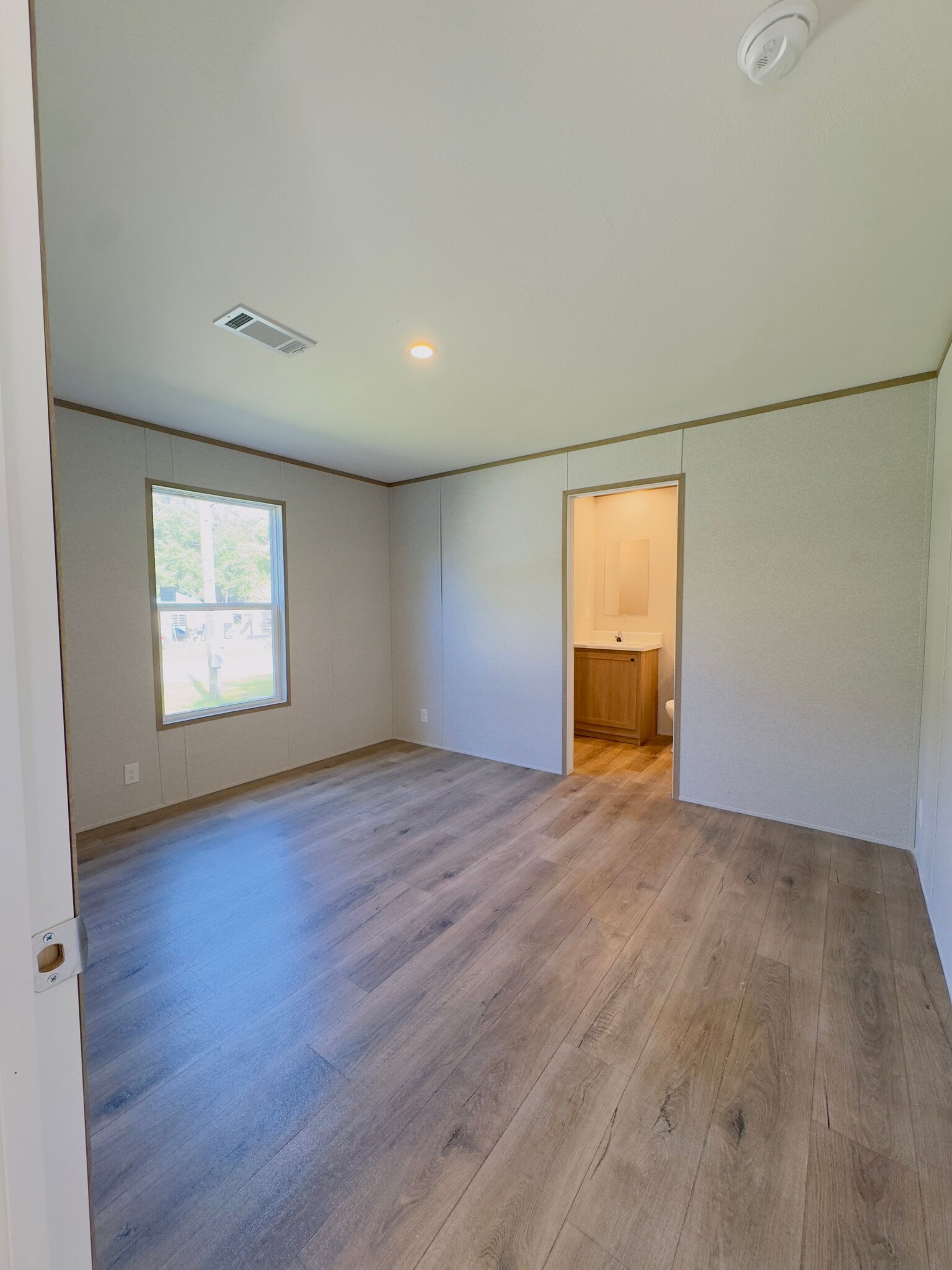 Building Photo - 5149 Bryant Ave