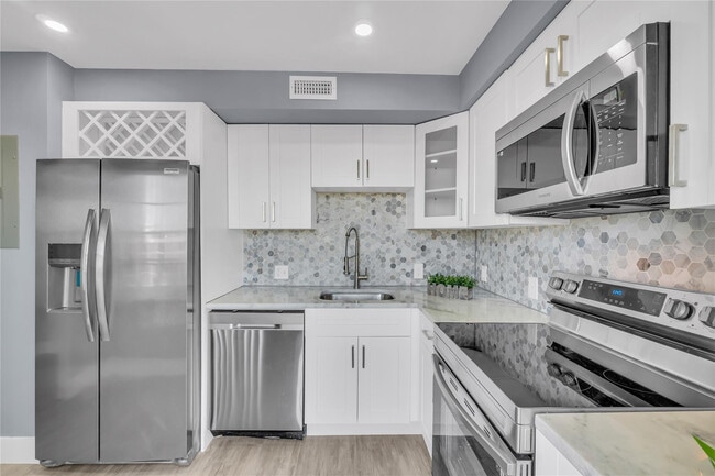 Building Photo - 3001 S Course Dr