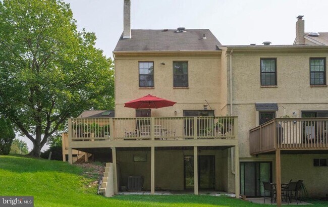 Building Photo - 2074 Yorktown S