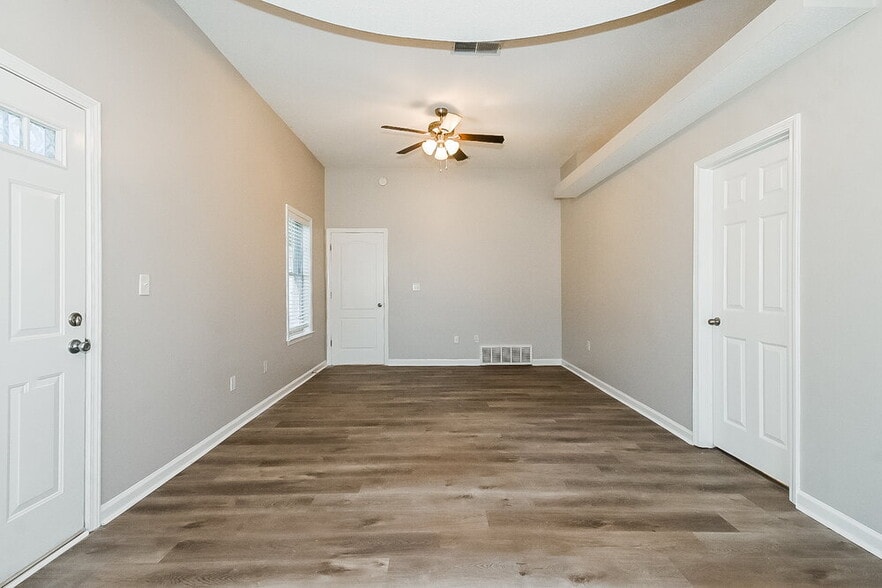 Building Photo - 6157 Braybourne Main