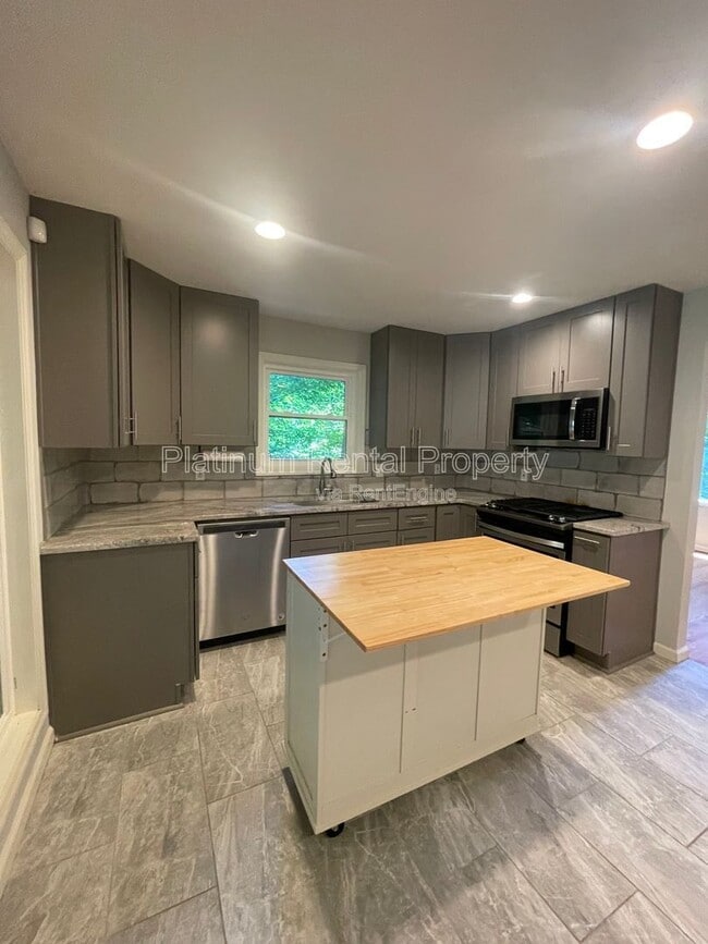 Building Photo - 4186 Nowata Dr NE