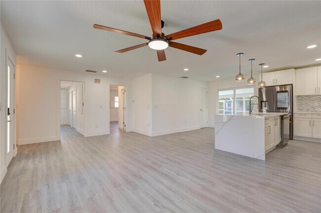 Building Photo - 2261 S Flagler Ave
