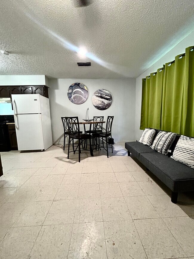 Building Photo - 1219 Willow St