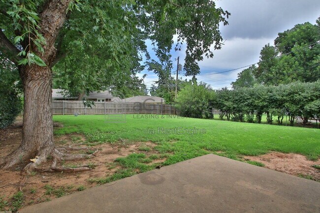 Building Photo - 405 Yukon Ave