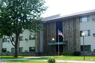 Building Photo - Canterbury Apartments