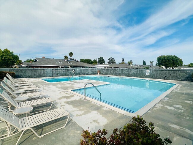 Building Photo - 1199 E 1st St