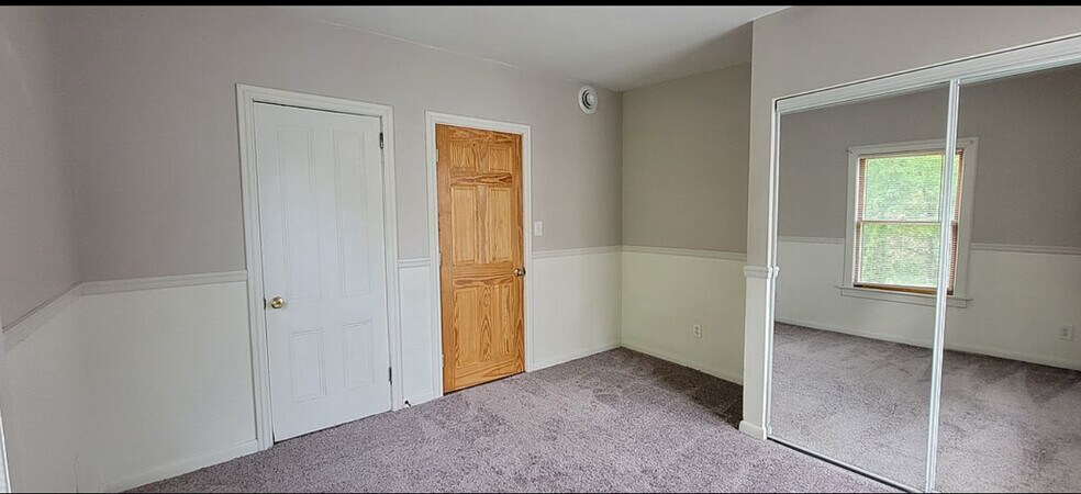 Building Photo - 15 Minden Ave