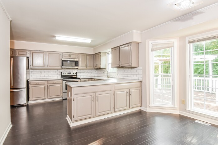 Building Photo - 1502 Oakmoor Pl