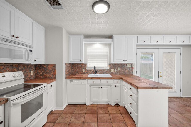 Building Photo - Precious Mansfield 2 Bed 2 Bath