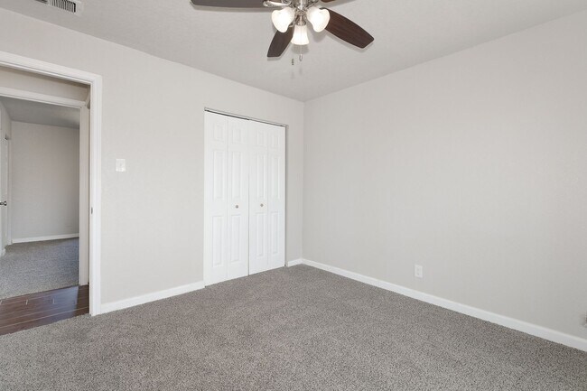 Building Photo - Renovated 2 Bedroom 1 Bath Near UTSA, Medi...