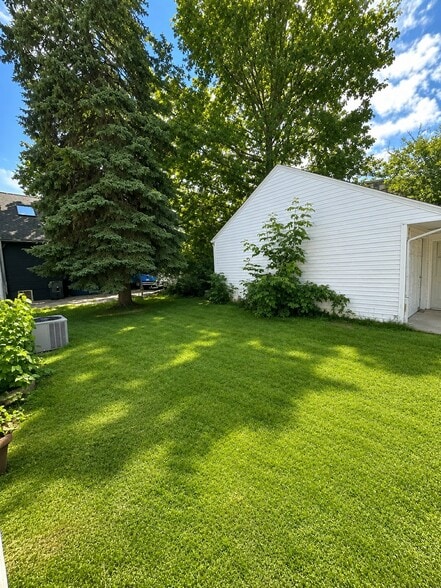 Building Photo - 1568 Parker Dr