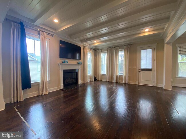 Building Photo - 2163 Potomac River Blvd