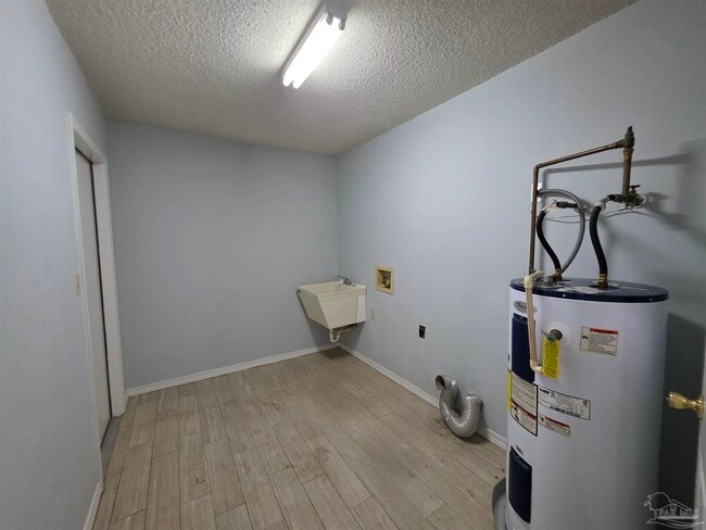 Building Photo - 2111 Karlburg Dr