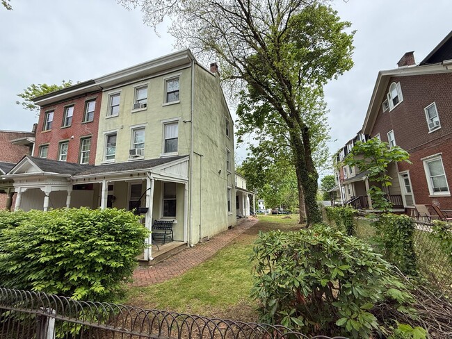 Building Photo - West Chester Student Rental | 3B/1B, Great Location, Available 6/15