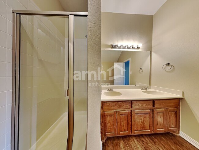 Building Photo - 213 Rawhide St