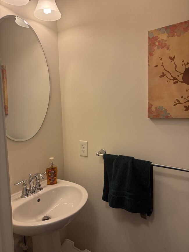 Building Photo - 721 Bender Rd