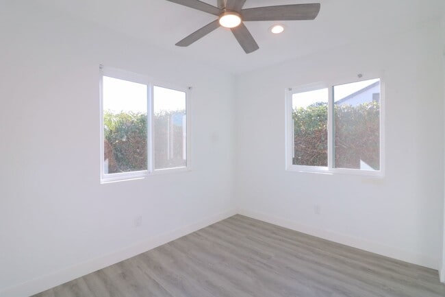 Building Photo - 3 bed/ 2 bath house in University city! Pool/ yard w 2 car garage! Remodeled kitchen and updated ...