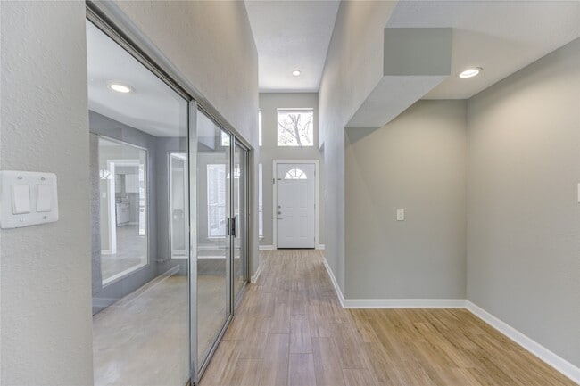 Building Photo - 5054 Pine Cliff Dr