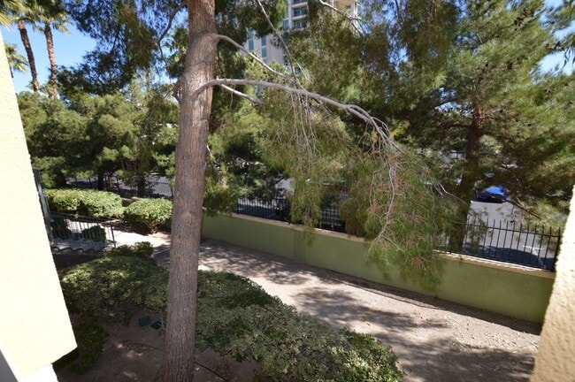 Building Photo - Meridian Furnished 2 Bed | 2 Bath Condo - Freshly Painted & Move-In Ready! (New Pics Coming Soon)