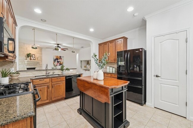 Building Photo - 4212 Pasada Ln