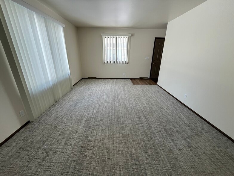 Building Photo - 484 W 30th St