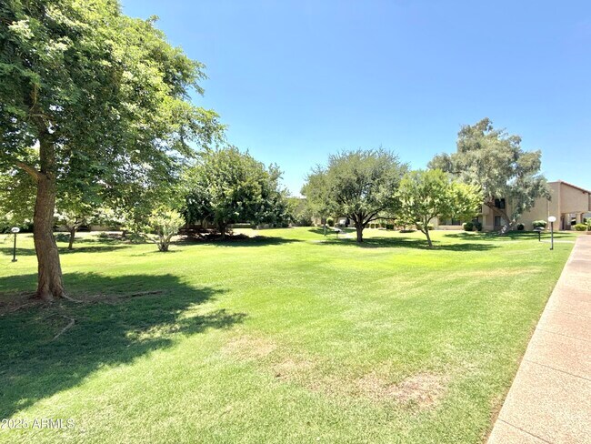 Building Photo - 8649 E Royal Palm Rd