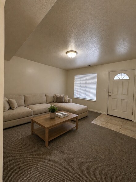 Building Photo - 961 N 100 W