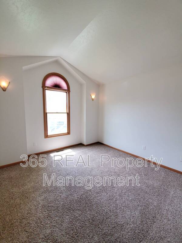 Building Photo - 5601 W 18th St