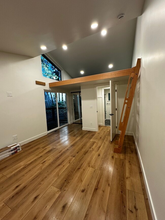 Building Photo - 206 Sequoia Rd