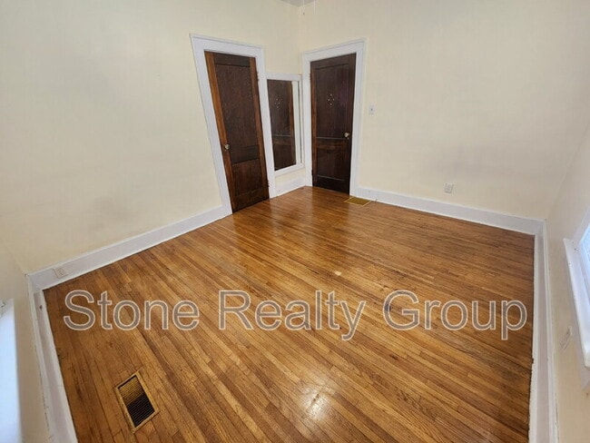 Building Photo - 235 S 24th St