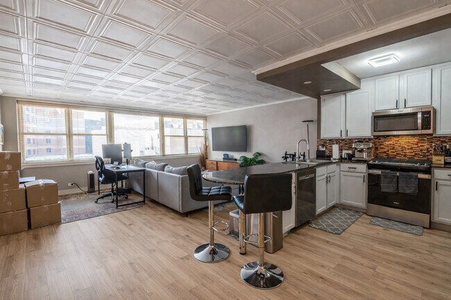 Building Photo - 2300 N Commonwealth Ave