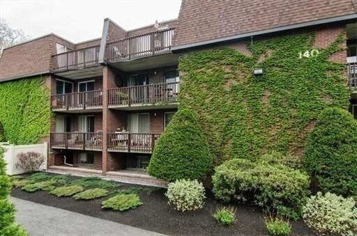 Building Photo - 140 Kenrick St