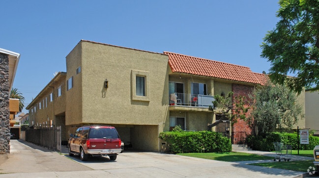 Primary Photo - 3748 Midvale Ave