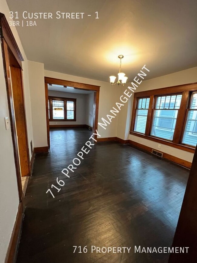 Building Photo - 31 Custer St