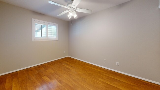 Building Photo - 2080 E Greenway Dr