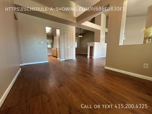 Building Photo - 637 Laurelwood Cir