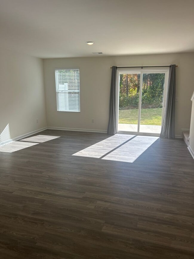 Building Photo - Brand new Townhome in Newton