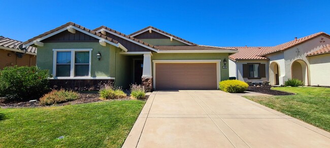 Building Photo - Gorgeous Single-Story Single-Family Home i...