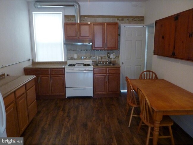 Building Photo - 428 N 31st St