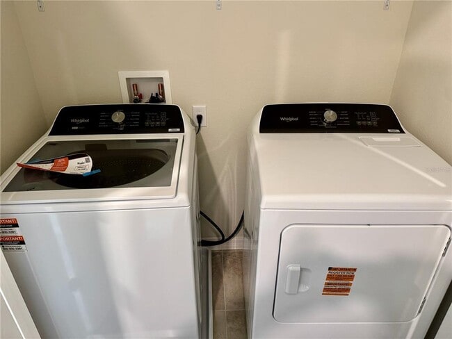 Building Photo - 3059 Emerald Acrs Ln