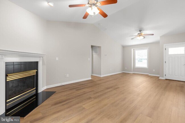 Building Photo - 205 Old Landing Ct