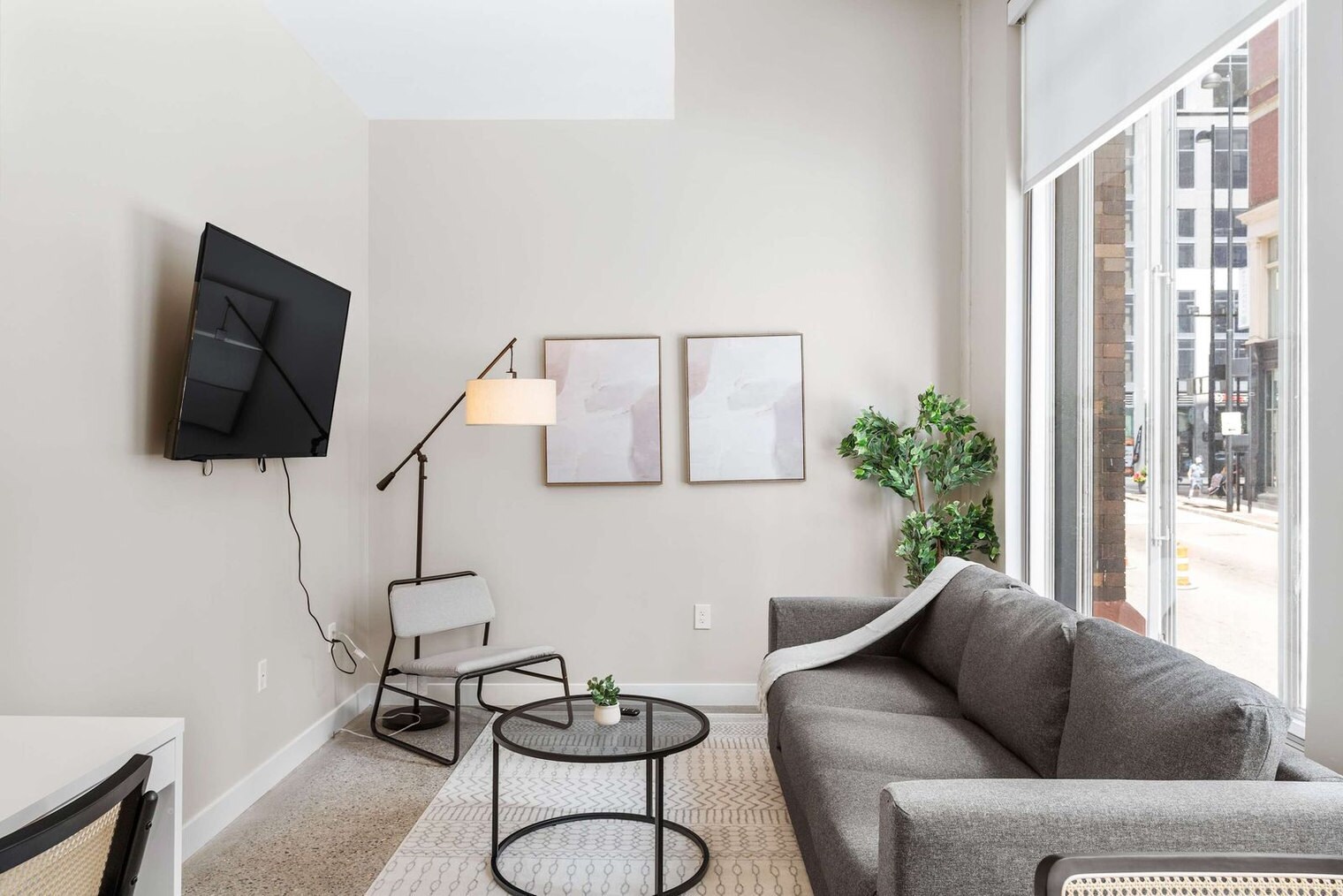 Building Photo - 205 W 4th St