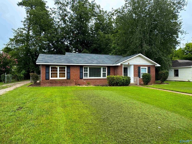 Building Photo - 1530 Somerville Rd SE