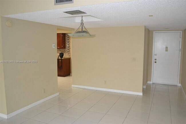 Building Photo - 491 Racquet Club Rd
