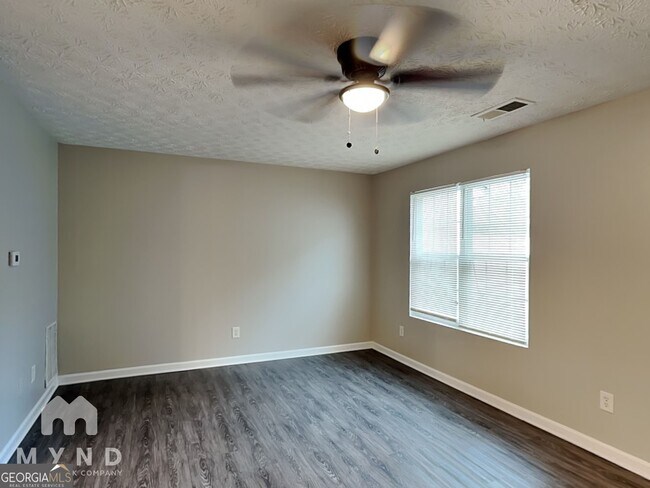 Building Photo - 1998 Grove Way