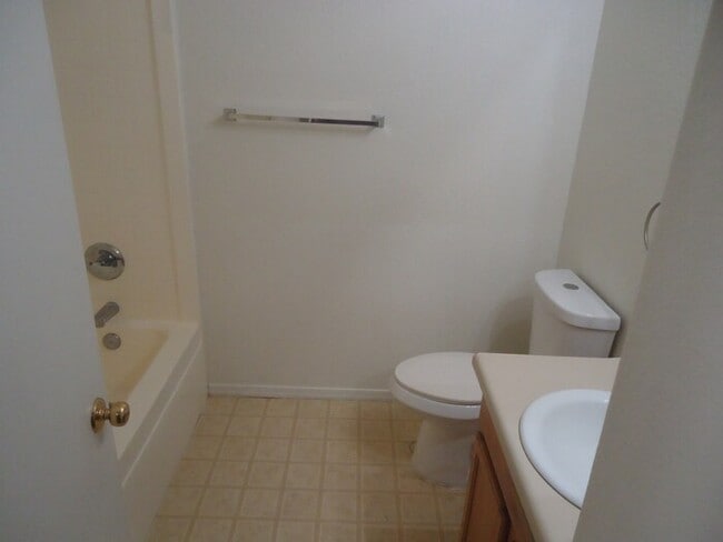 Building Photo - Nice 3/2 rental immediately available in Rancho Gabriela Subdivision