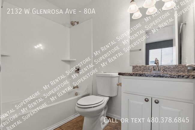Building Photo - 2132 W Glenrosa Ave
