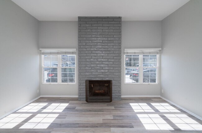 Building Photo - 314 E Bay Ave