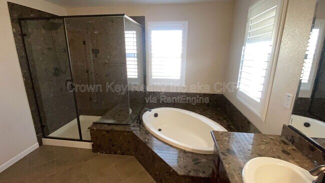 Building Photo - 172 W Viola St