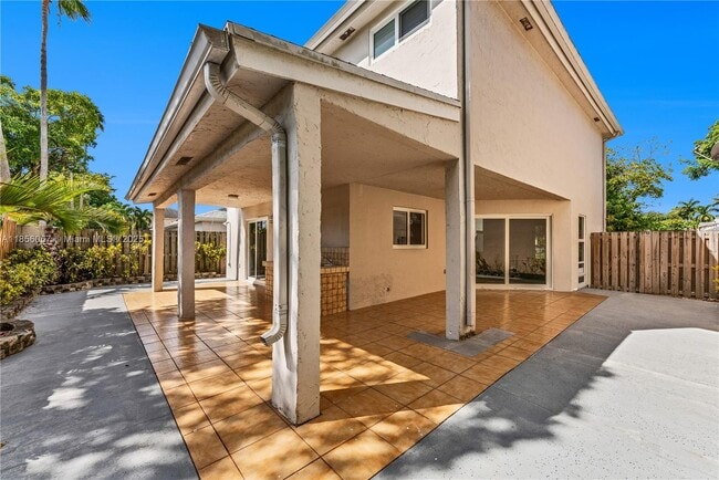 Building Photo - 10073 SW 117th Ct